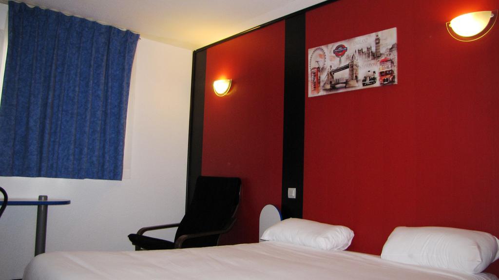 Comfort Hotel Poissy Technoparc Room photo
