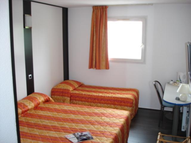 Comfort Hotel Poissy Technoparc Room photo