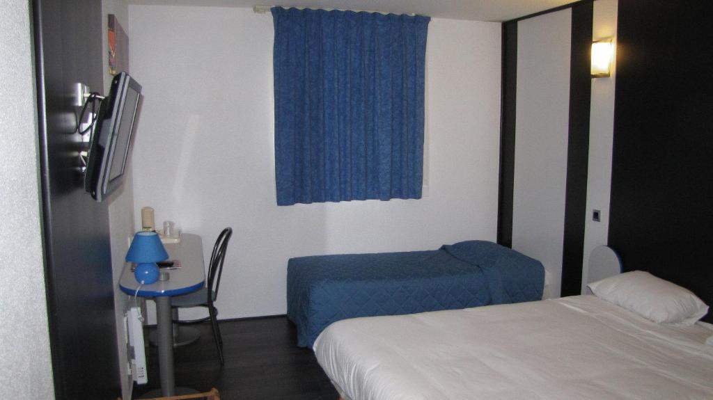 Comfort Hotel Poissy Technoparc Room photo