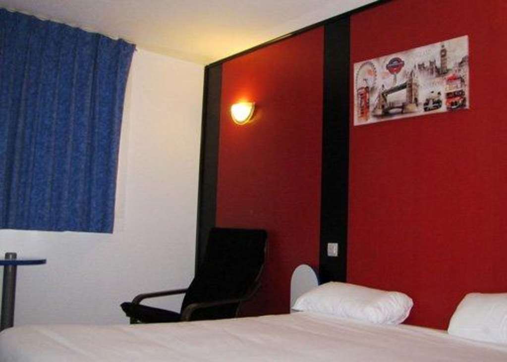 Comfort Hotel Poissy Technoparc Room photo